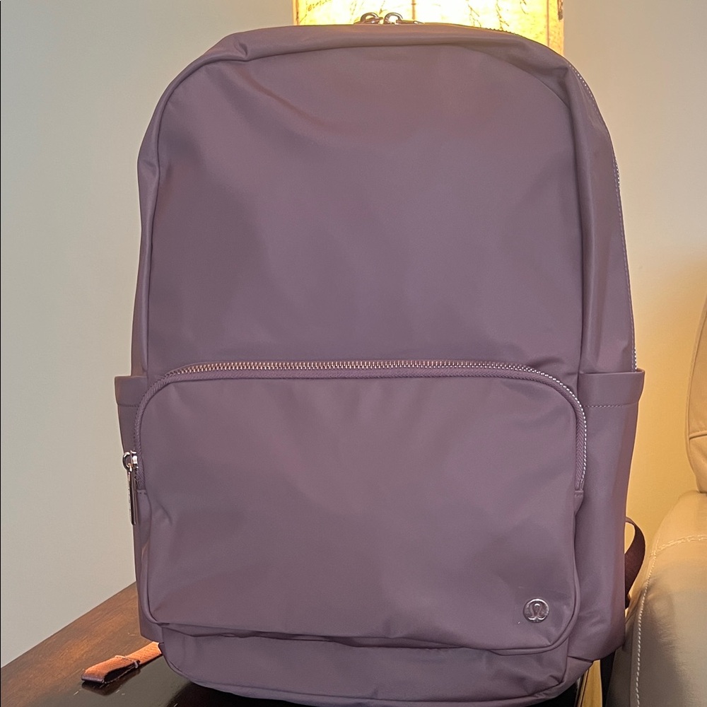 Lululemon Everywhere Backpack 22L
Metal Hardware - Picture 5 of 17
